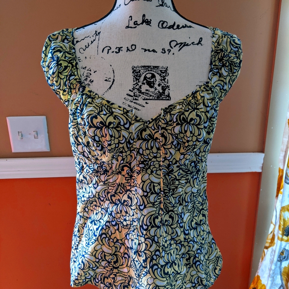 Sale**"$6.00 If Added To A Bundle** Loft Blouse